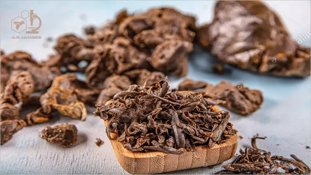 جمع آوری بره موم از زنبورهای عسل