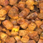 قرص‌های شش‌ضلعی نان زنبور که از یک قاب خارج شده‌اند.