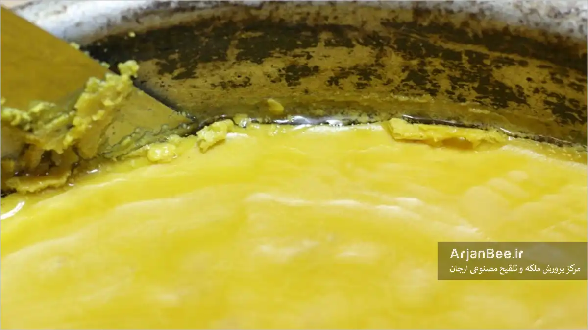 تصفیه کردن موم زنبور عسل