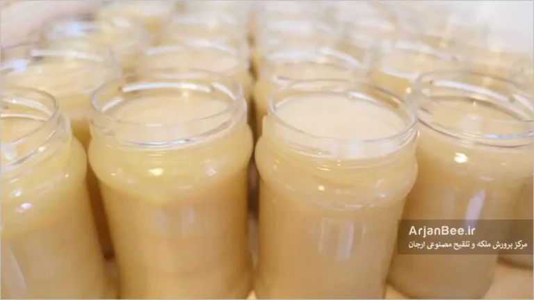 عسل نرم و خامه ای