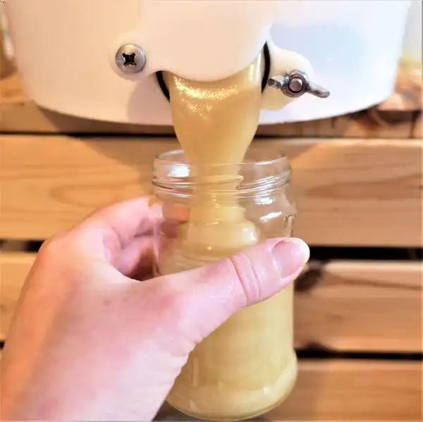 عسل نرم خامه ای